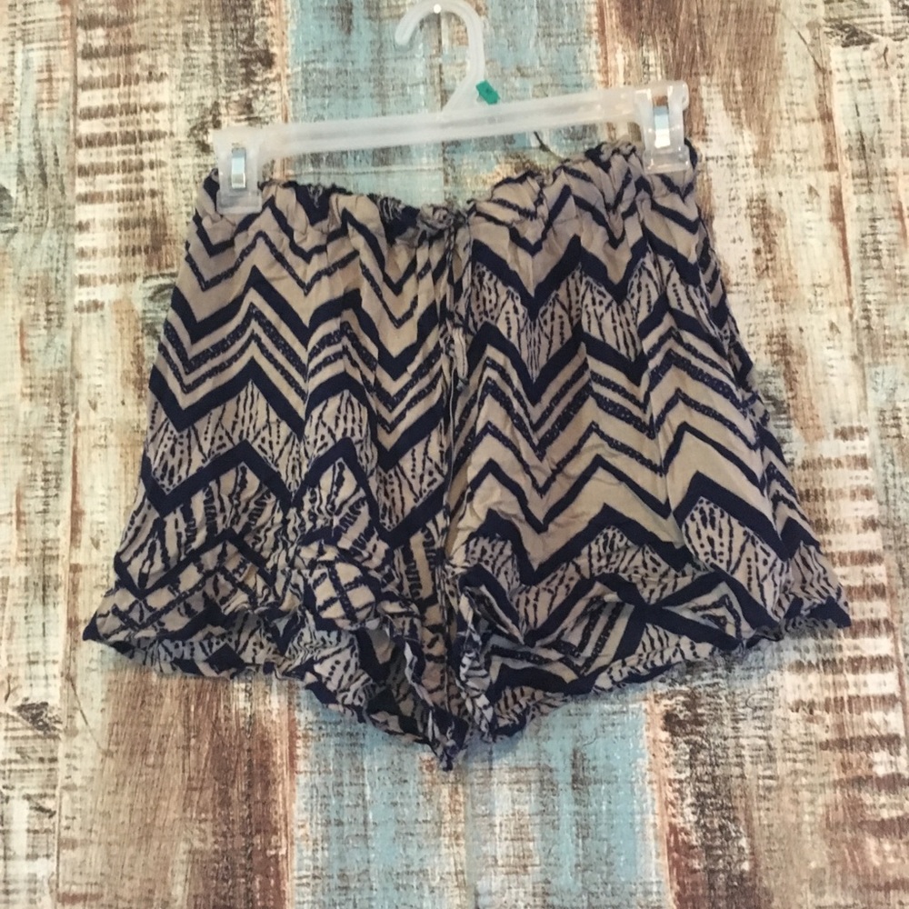 Shorts - Picture 6 of 8